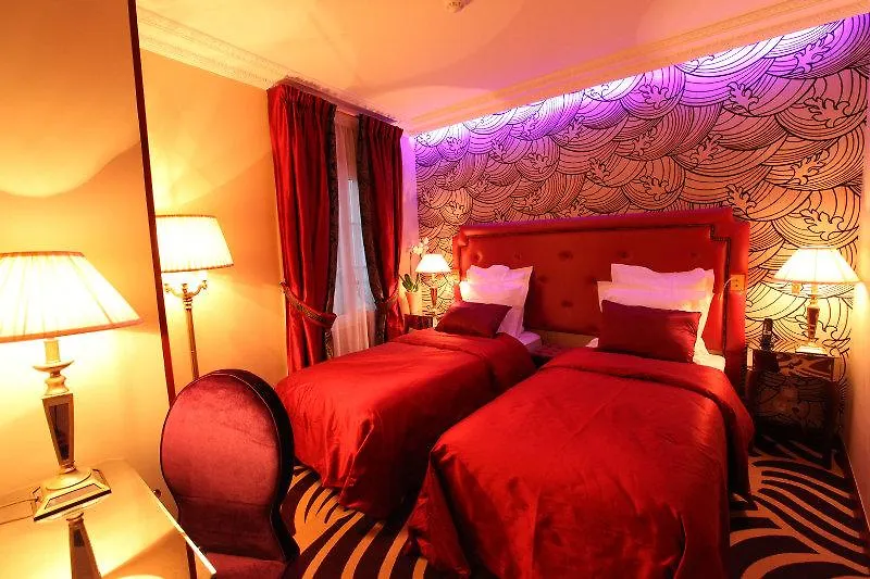 Hôtel du Beaumont Paris France