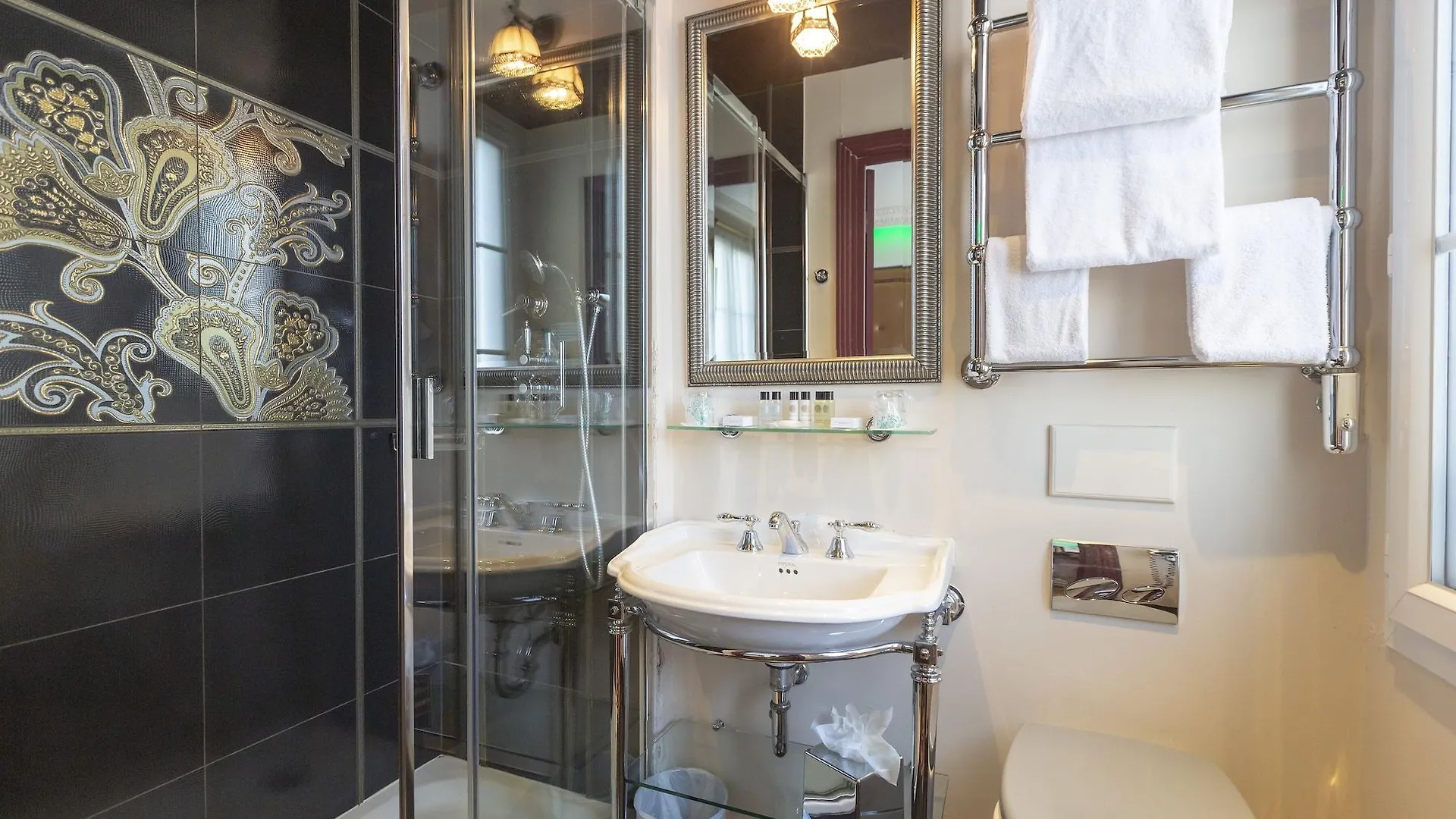 ****  Hotel Du Beaumont Paris France